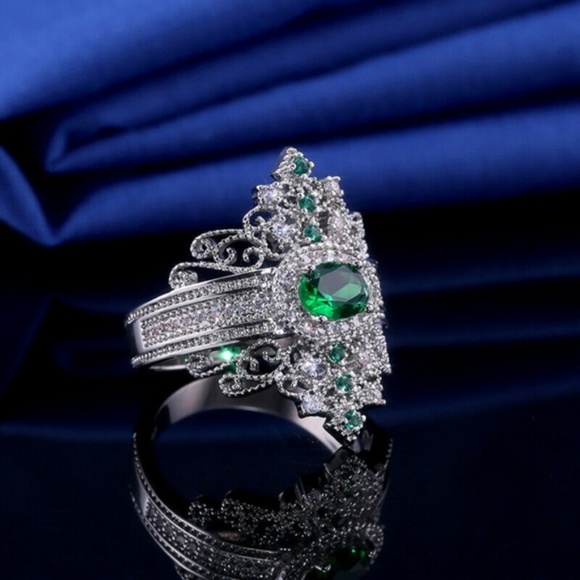 Gorgeous 925 Silver Emerald Ring New - Picture 4 of 4
